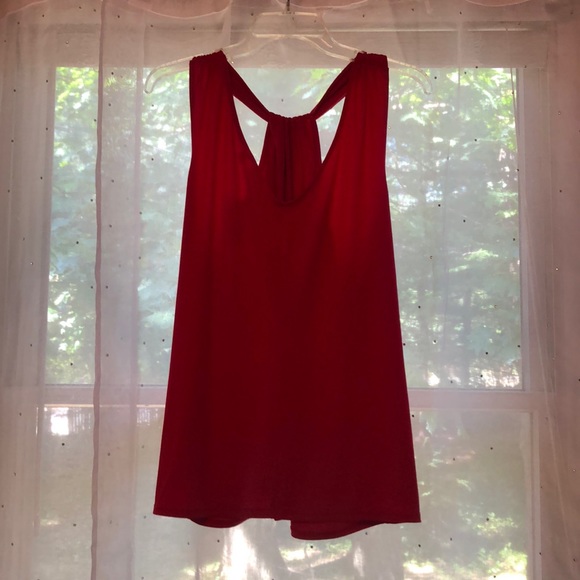 Red shirt - Picture 2 of 4